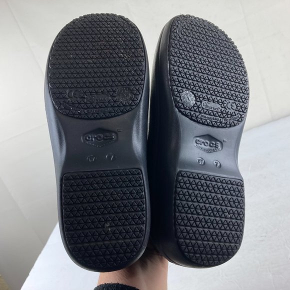 Crocs Women Sz 7 Professional Dual Comfort Slip Resistant Graphic Clogs Shoes - Picture 9 of 10